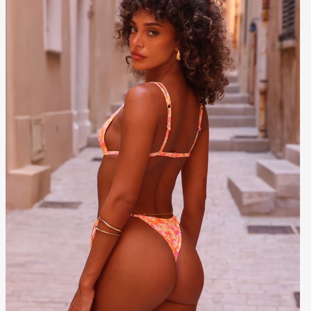 Last drop 📍🚚⬇️Kulani Kini Bikini Set. S/XS. - Picture 4 of 8
